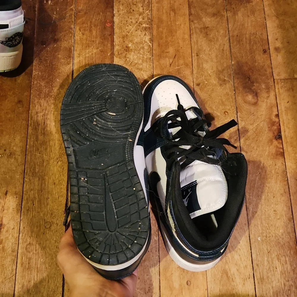 Nike Air Jordan - Picture 3 of 4